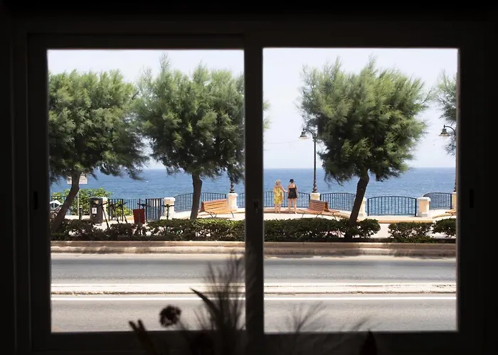 Modern Seafront 3Bedrooms With Spacious Yard Jlin1-1